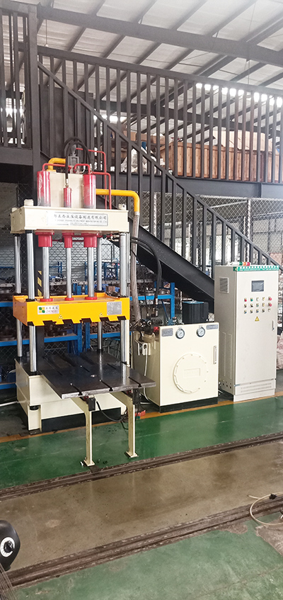 山東德州液壓機(jī)需求客戶定制的60噸精密伺服液壓機(jī)圓滿交貨，祝賀！
