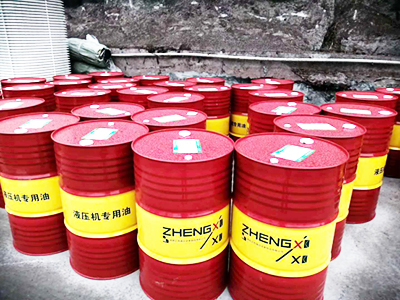 四川液壓機(jī)客戶購(gòu)買的液壓機(jī)油，由成都正西液壓機(jī)完美交貨！恭喜